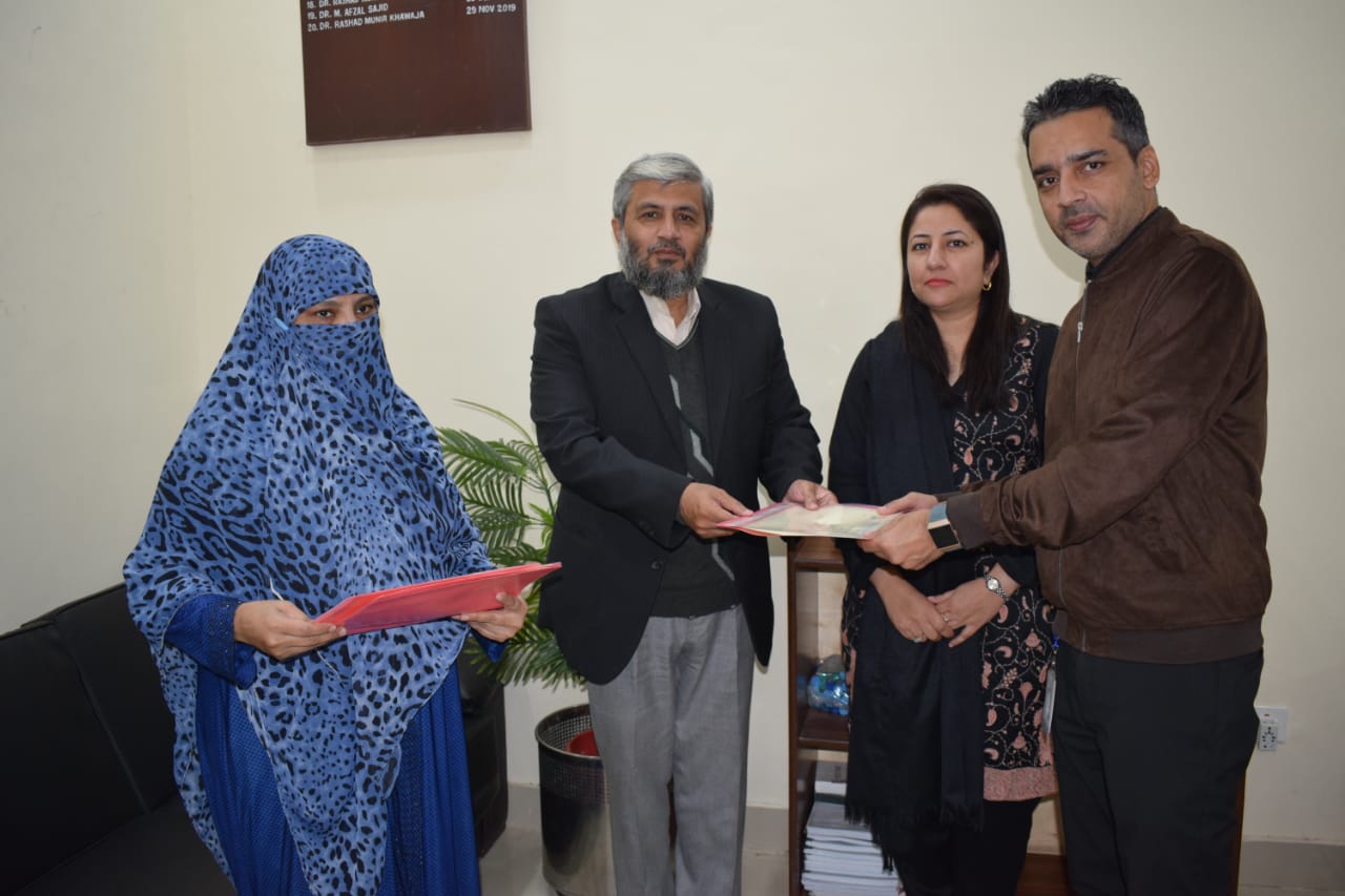 Certificate distribution by Dir FMDRC to participants of workshop on cell culture technique